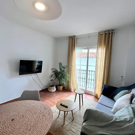 Tranquil Escape In Historic Apartment *